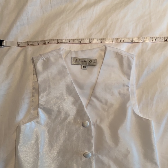 Boys Formal white tuxedo vest set. Size 4/5 - Picture 4 of 4